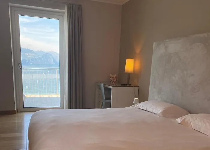 Hotel Baia Dei Pini Torri Del Benaco