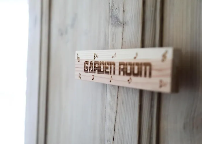 No 10 Treverbyn Road B & B