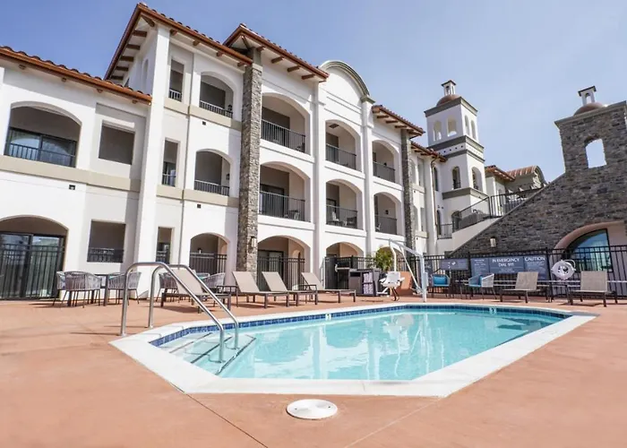 La Quinta Inn & Suites By Wyndham Santa Cruz