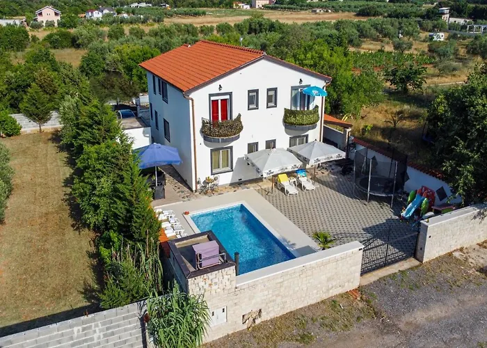 Apartments With Pool In Pula,Croatia