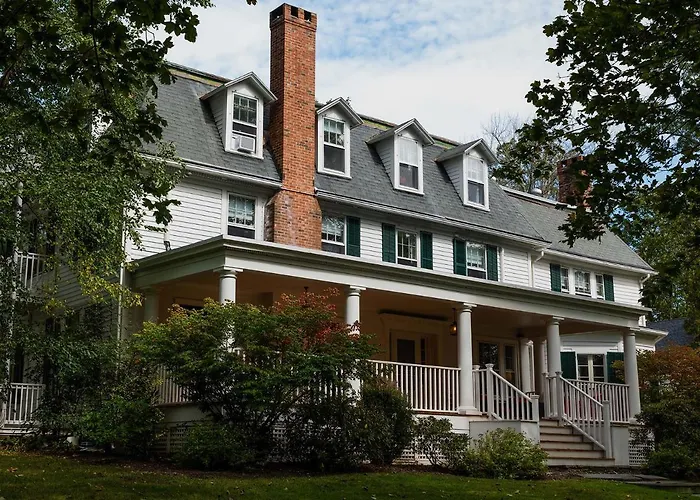 The Dewey By The Lenox Collection Bed & Breakfast