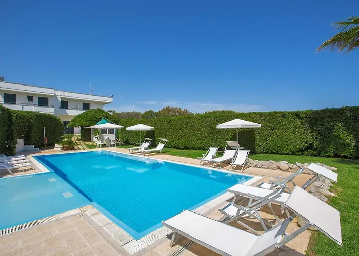 Residence Punta Cassano - In piscina sulla spiaggia di sabbia