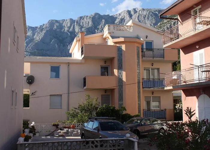 Apartments And Rooms With Parking Space Makarska - 6834