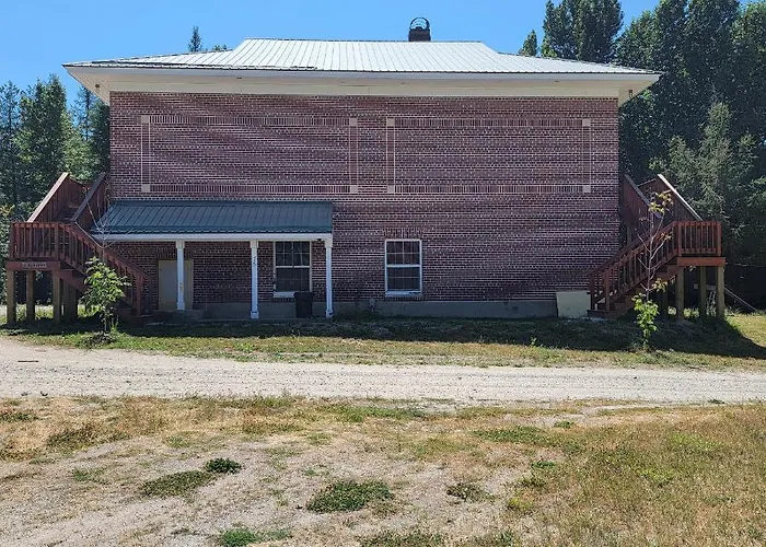 The Colburn Schoolhouse - Literature Suite