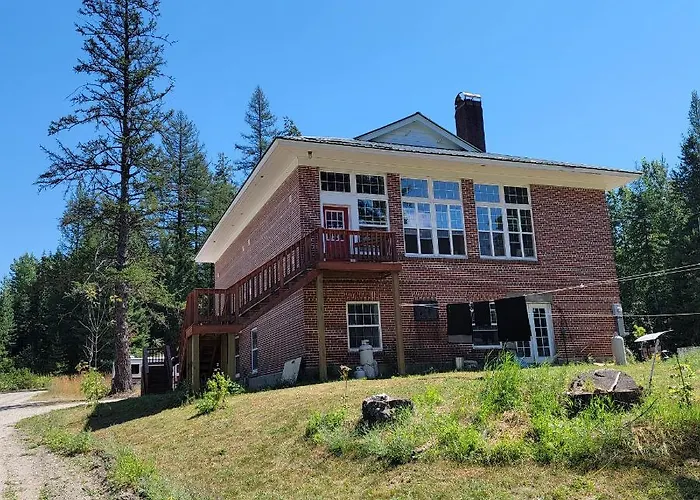 The Colburn Schoolhouse - Literature Suite