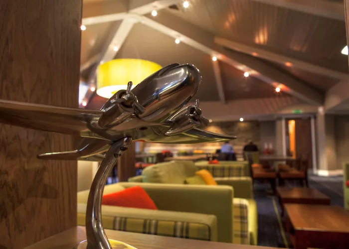 Holiday Inn Express Edinburgh Airport By Ihg Ingliston