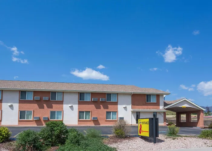 Super 8 By Wyndham Colorado Springs/Chestnut Street Motel
