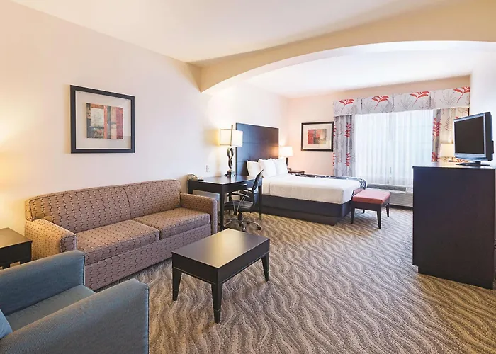 La Quinta By Wyndham Glen Rose Hotel