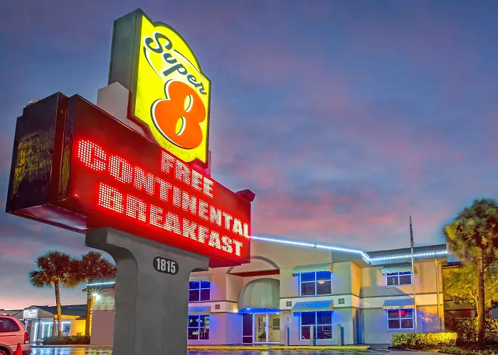 Super 8 By Wyndham Kissimmee Motel