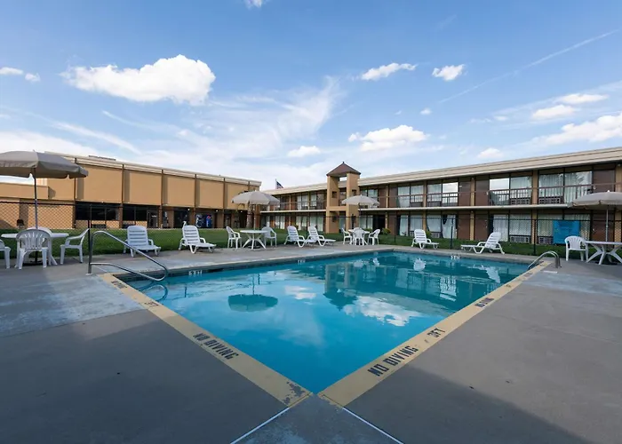 Super 8 By Wyndham Goldsboro Motel