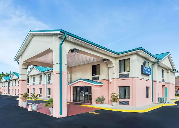 Days Inn By Wyndham Panama City/Callaway