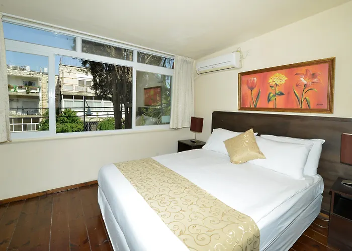 The Colony Hotel - Historical Templar'S Building