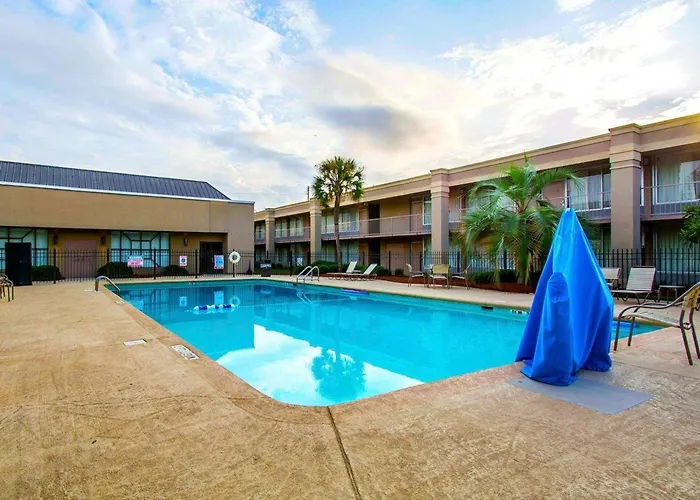 Clarion Inn & Suites Dothan South