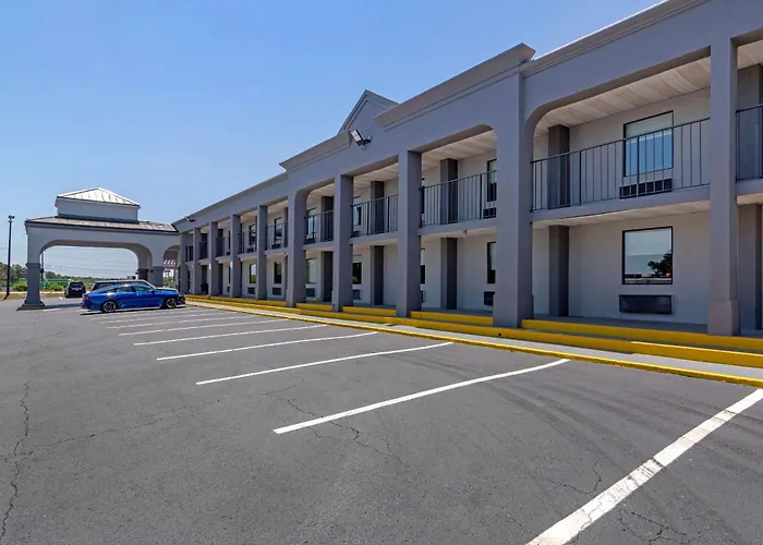 Clarion Pointe Mcdonough Hotel