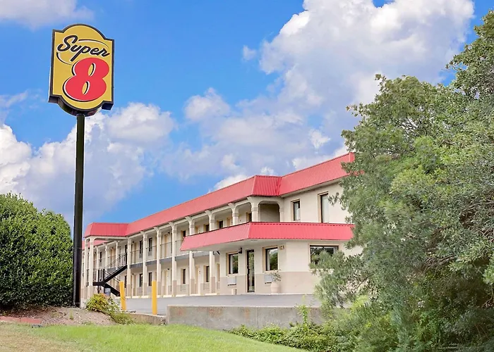 Super 8 By Wyndham Laurel