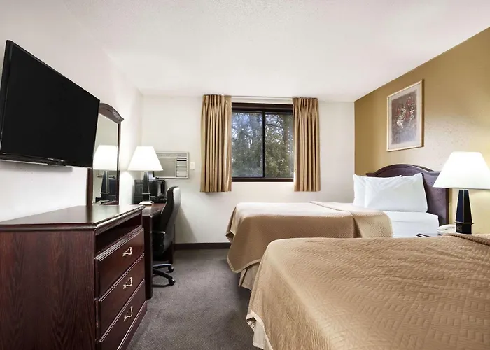 Travelodge By Wyndham La Porte/Michigan City Area