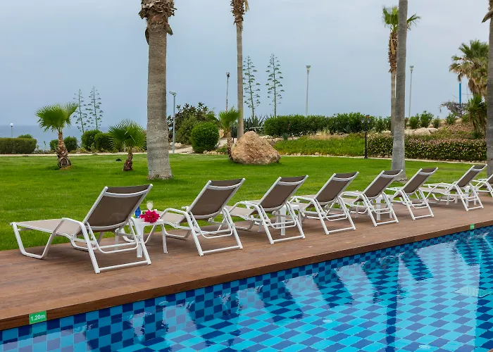 Leonardo Laura Beach & Splash Resort Klorakas