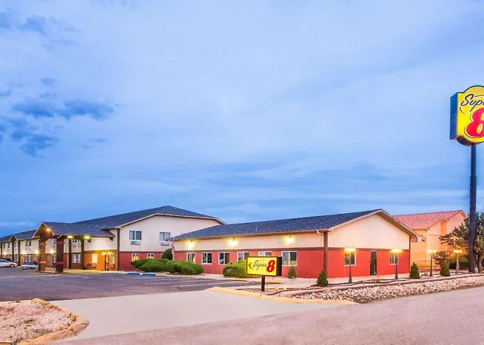 Super 8 By Wyndham Grants Hotel