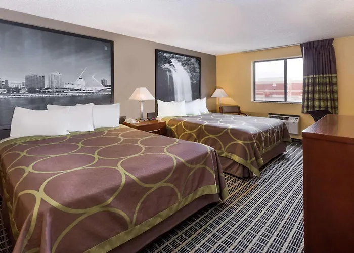 Super 8 By Wyndham Janesville