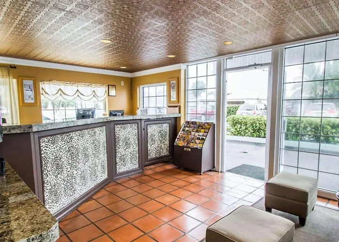 Econo Lodge Cocoa Beach - Near The Port
