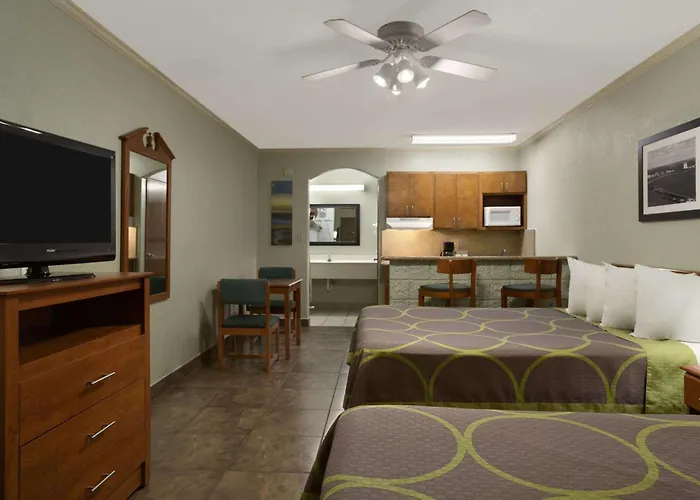 Super 8 By Wyndham South Padre Island Hotel