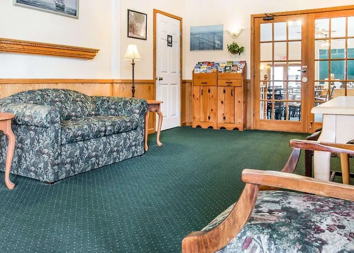 Quality Inn & Suites Mackinaw City Beachfront