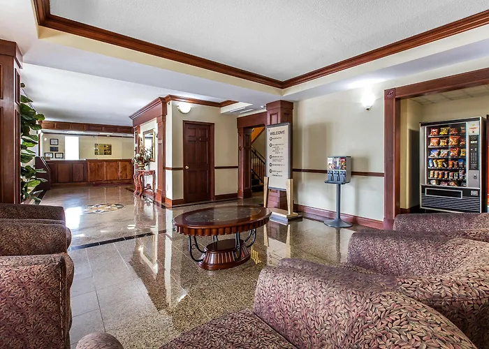 Econo Lodge At Six Flags