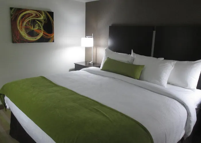 Grand Forks Hotels