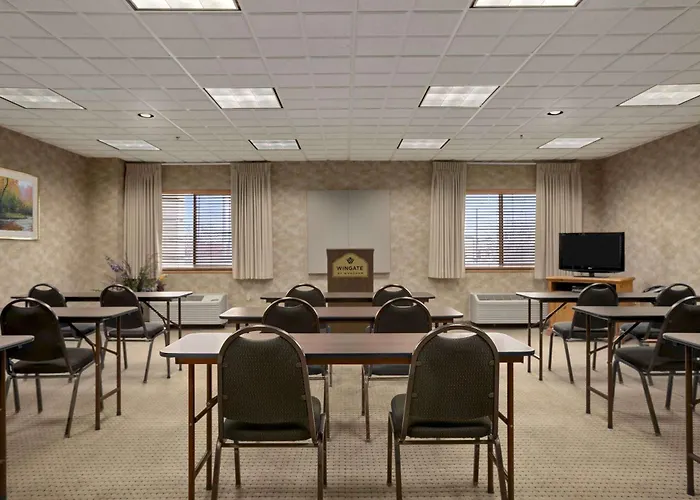 Wingate By Wyndham Pueblo Hotel