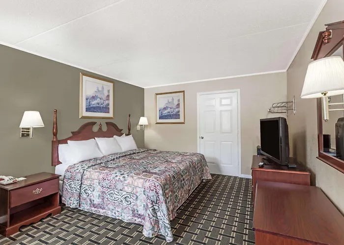 Days Inn By Wyndham Lenoir City