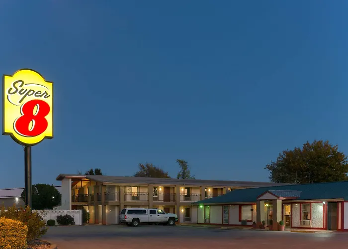 Super 8 Fenton