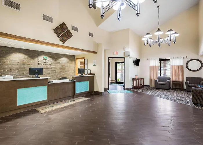 Quality Inn & Suites Lawrence - University Area