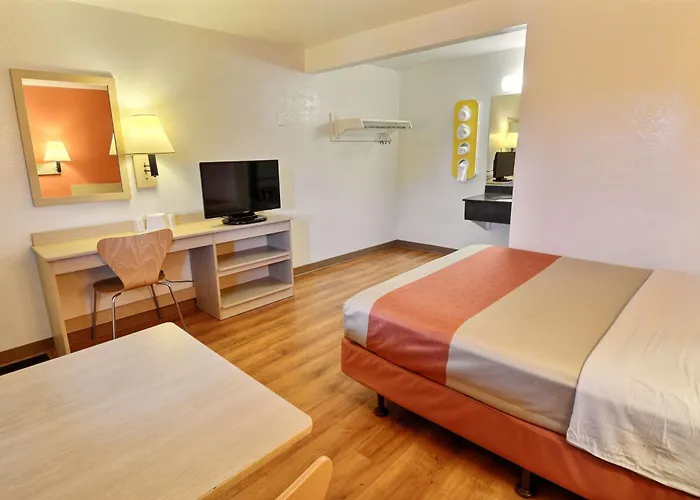 Travelodge By Wyndham Brattleboro Vt
