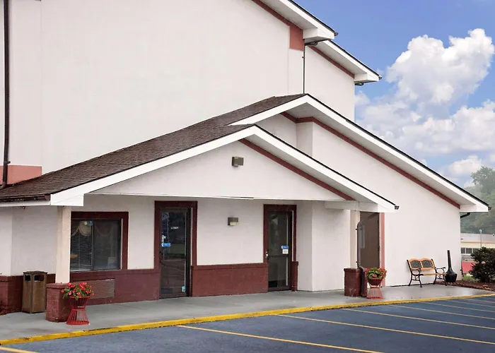 Hillside Inn & Suite