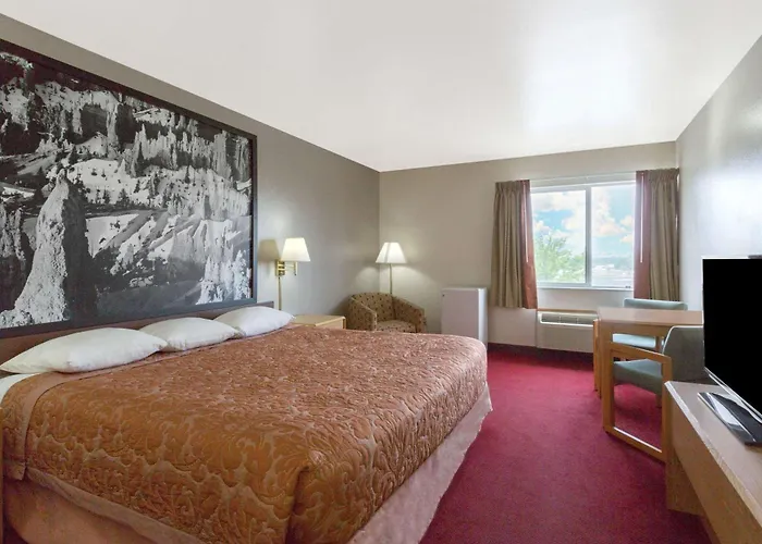 Super 8 By Wyndham Green River
