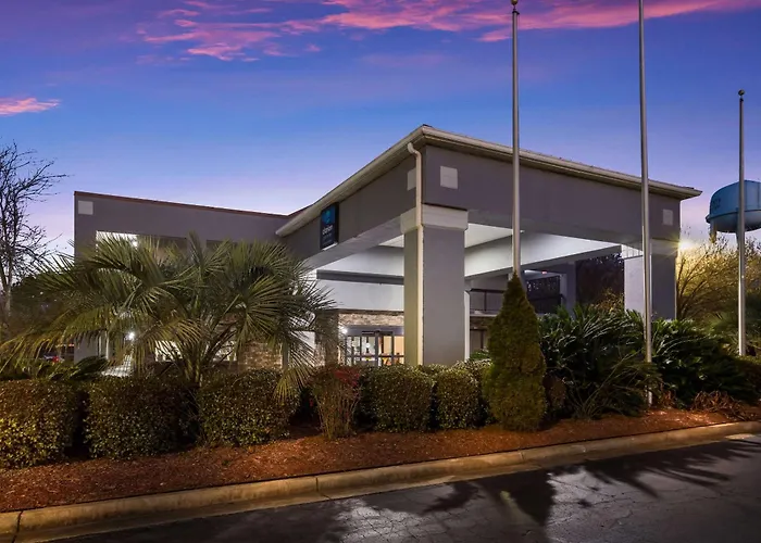 Clarion Pointe Forsyth I-75 Hotel
