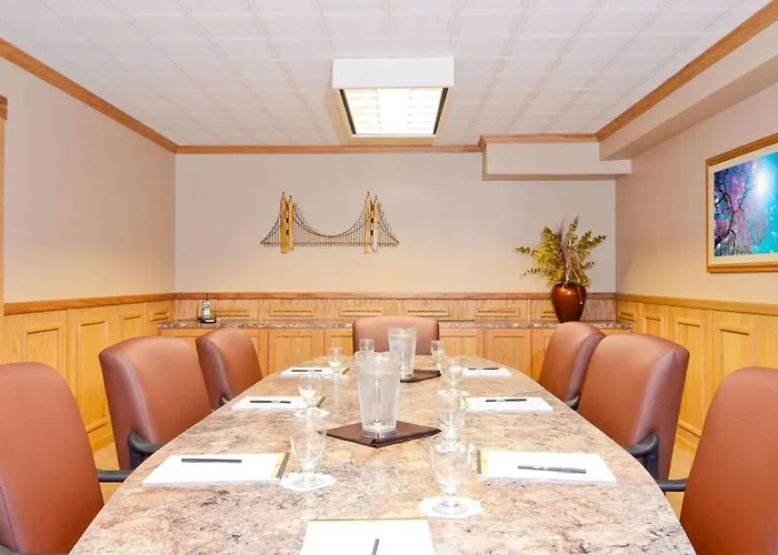 Magnuson Grand Pioneer Inn And Suites Escanaba