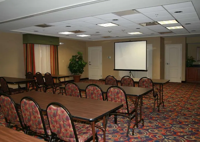 Macomb Hotels