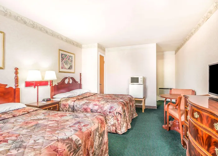 Knights Inn Lenox