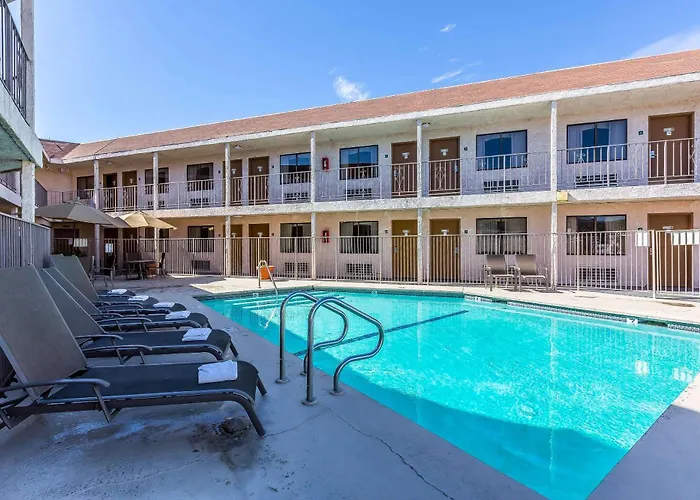 Rodeway Inn Magic Mountain Area Castaic