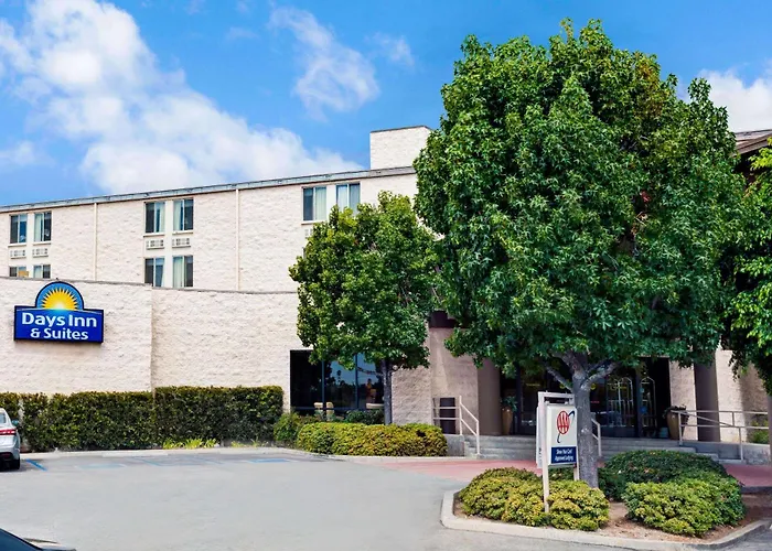 Days Inn & Suites By Wyndham Fullerton