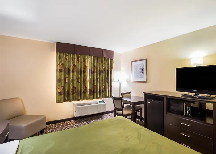 Caseyville Hotels