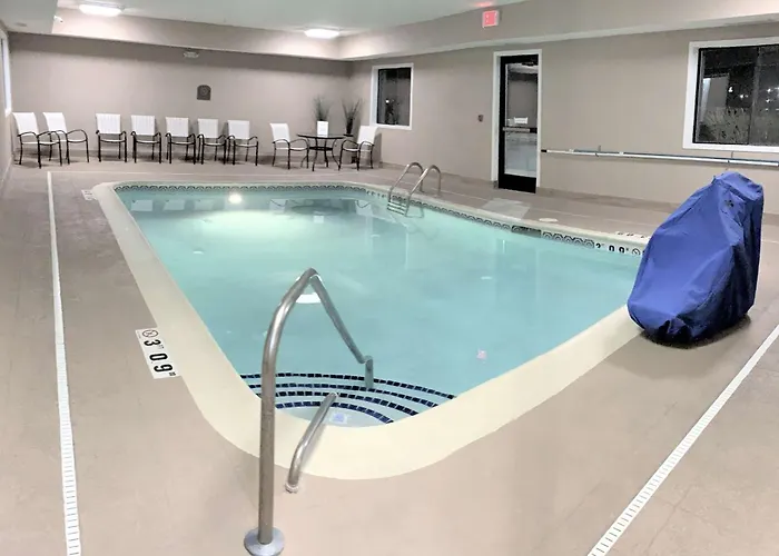 Baymont By Wyndham Paw Paw Hotel