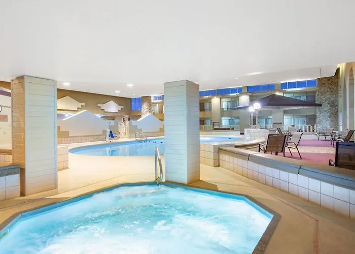 Ramada By Wyndham Midtown Grand Island Hotel