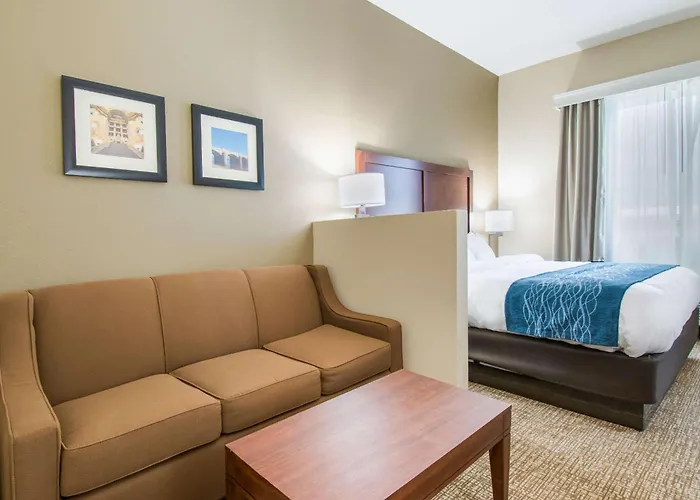 Comfort Inn & Suites Harrisburg - Hershey West