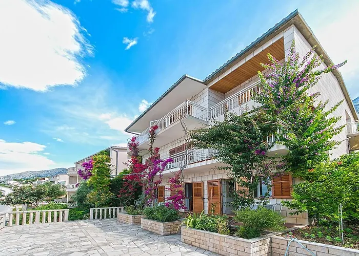 Apartments And Rooms By The Sea Brela - Makarska - 2752