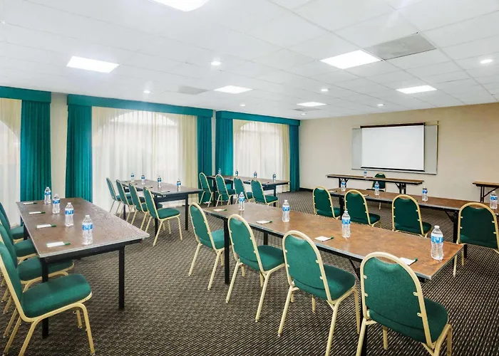 Days Inn By Wyndham Del Rio