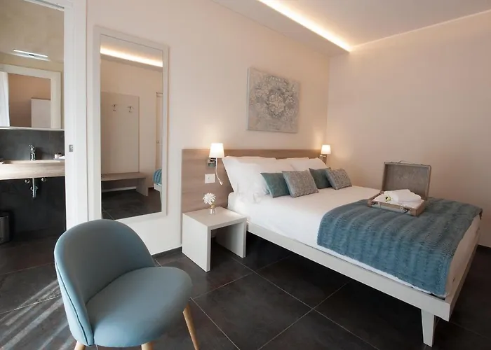 Brichett Deluxe Rooms Alba 