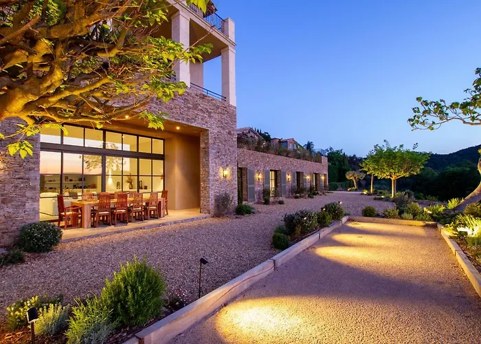 Le Mas Saint Michel Grimaud Bed and Breakfast