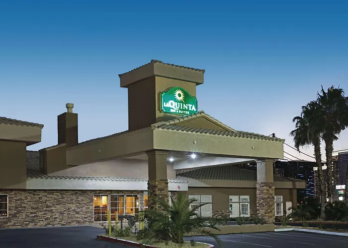 La Quinta Inn & Suites By Wyndham Lv Tropicana Stadium